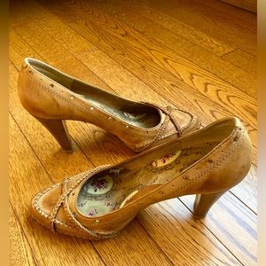 Seychelles tan heels